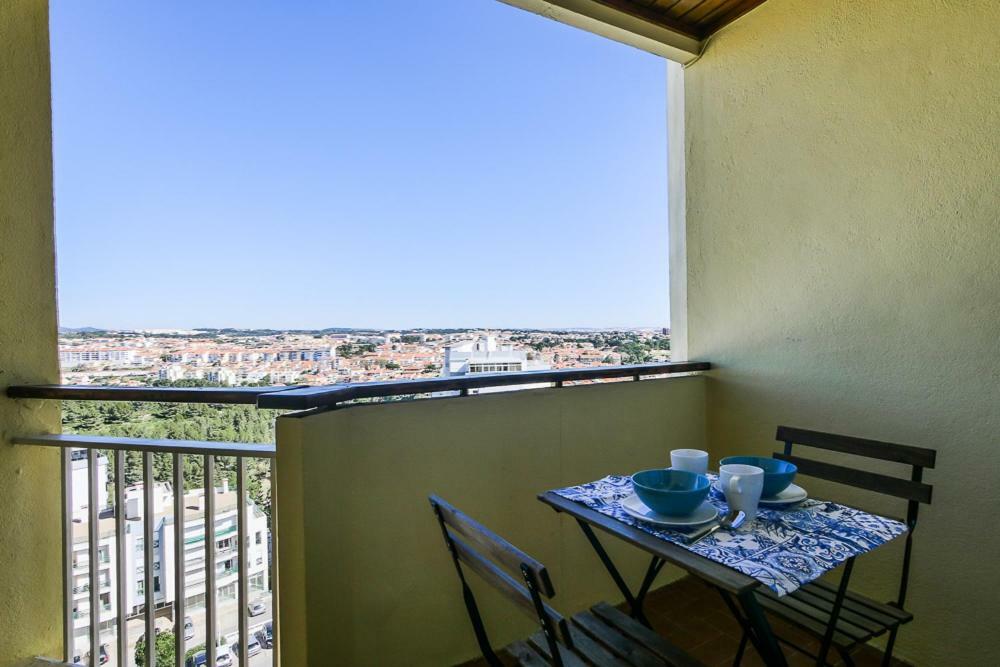 Cozy Studio With Balcony And Beautiful View Apartamento Cascais Exterior foto